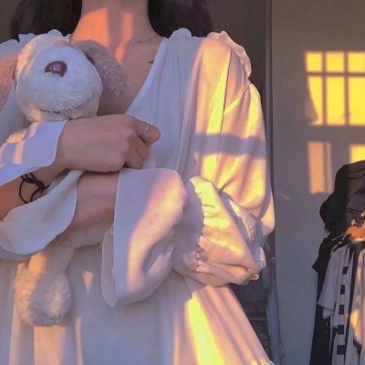 年轻女人
